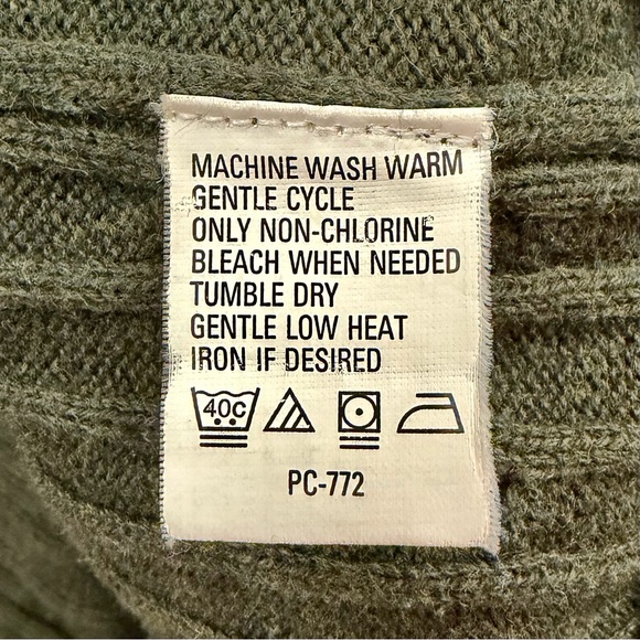 ⭐️ Vintage 1990’s Unisex Izod Green Cable Sweater Vest - PTP 23 - Picture 6 of 6